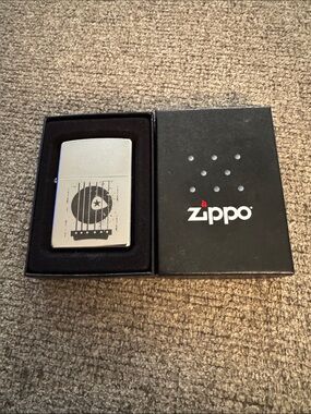 Zippo Brushed Chrome Guitar Graphic Windproof Lighter - Silver